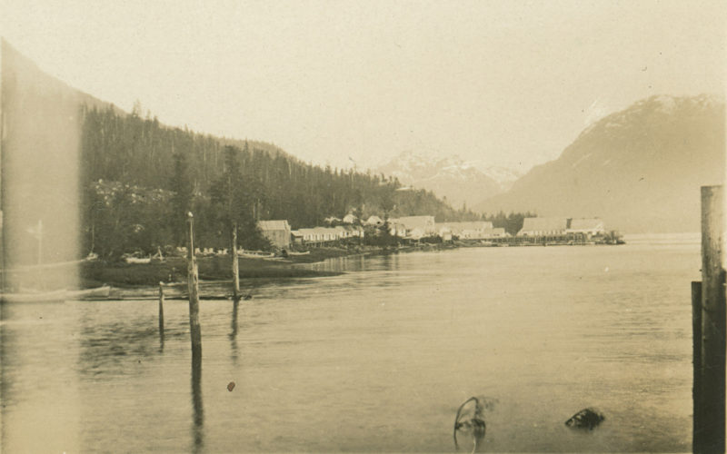 La conserverie Balmoral et le paysage environnant.