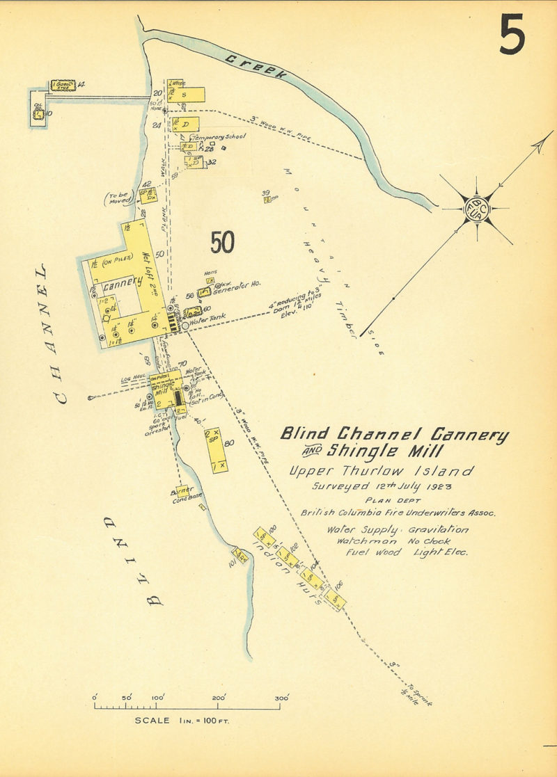 Dessin à l'échelle du site de la conserverie. La description « Conserverie Blind Channel et usine de bardeaux Upper Thurlow Island inspectée le 12 juillet 1923. Département de planification. Association des assureurs en incendie de la Colombie-Britannique » est écrite sur le plan.