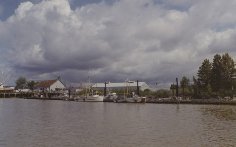 Quelques bateaux au quai du camp de pêche de la Canadian Pacific.