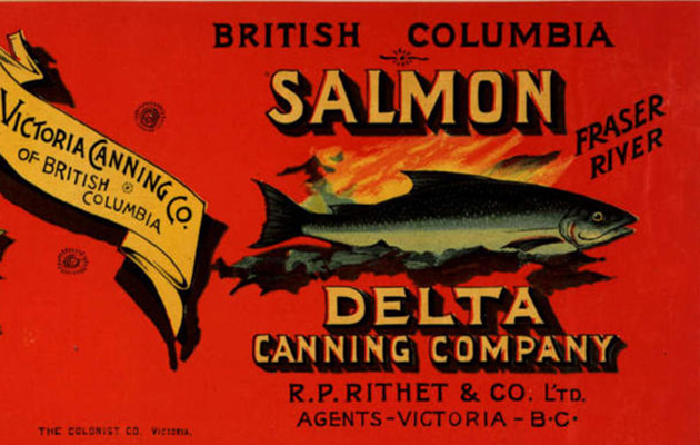 Une étiquette de boîte de conserve avec l'image d'un saumon et d'une feuille d'érable.