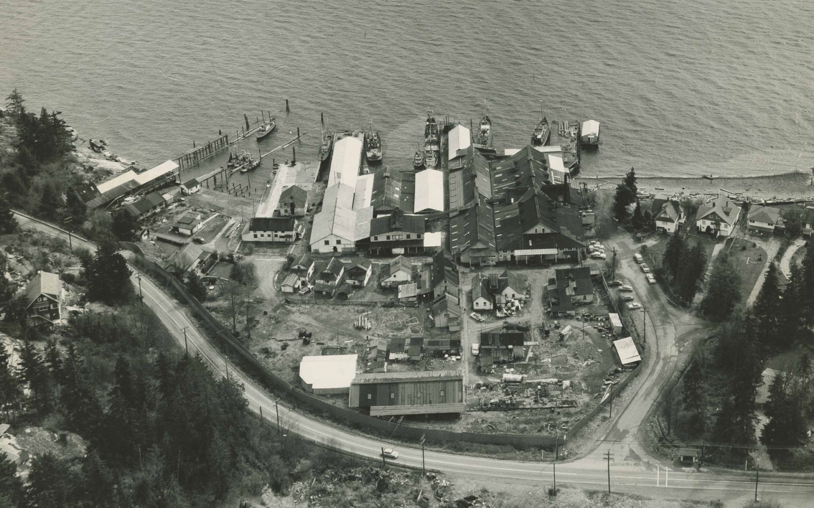 Photo aérienne des installations de la conserverie.